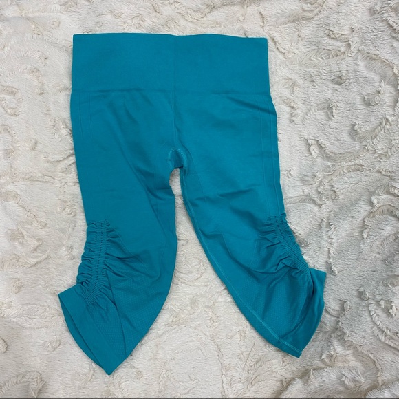 Lululemon In The Flow Crop II Bundle - Picture 4 of 12